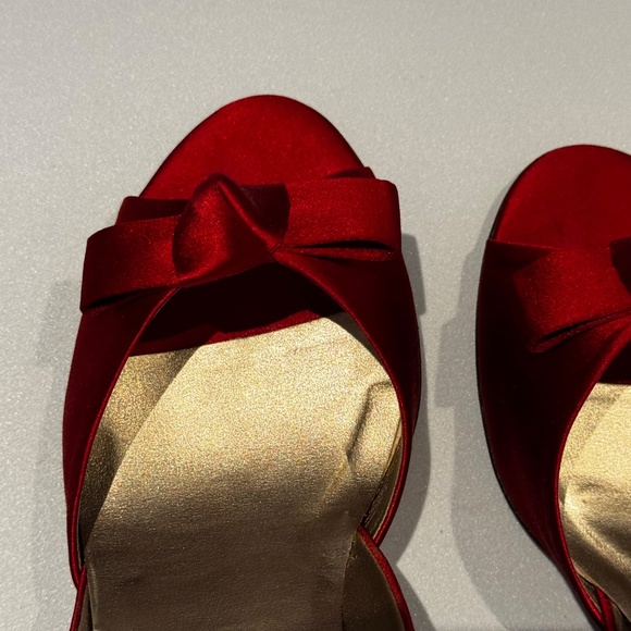 Red Satin Heels Size 38.5 - Picture 4 of 6